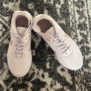 Nike Flyease Tennis Shoes